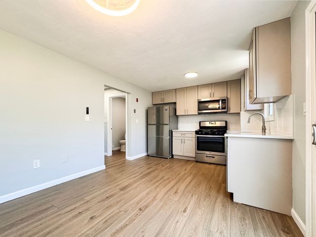 9 Lydon Ln C2-9, Halifax, MA 02338