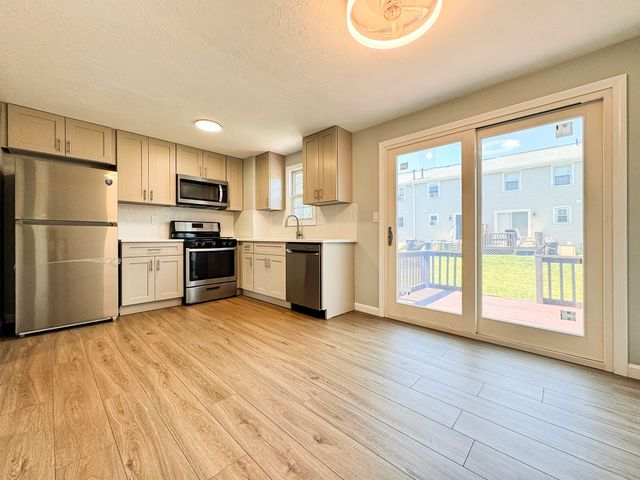 9 Lydon Ln C2-9, Halifax, MA 02338