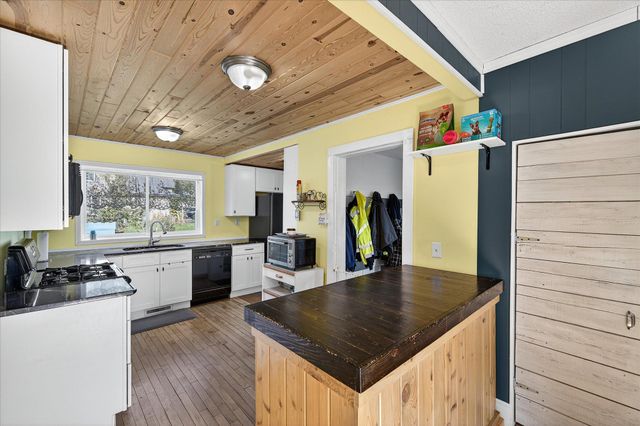 300 Dahlin Avenue NE, Isanti, MN 55040