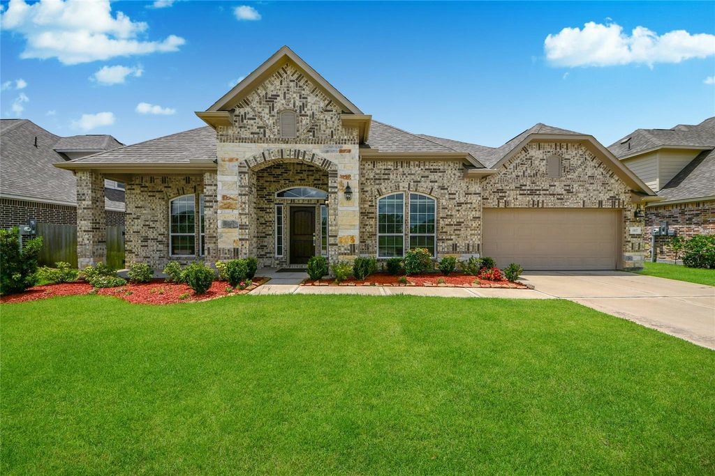 1577 Elm Court, Angleton, TX 77515