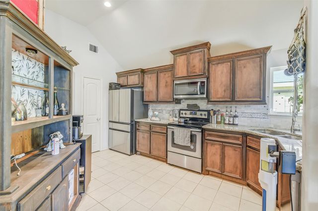 16915 W Ivanhoe, Montgomery, TX 77316