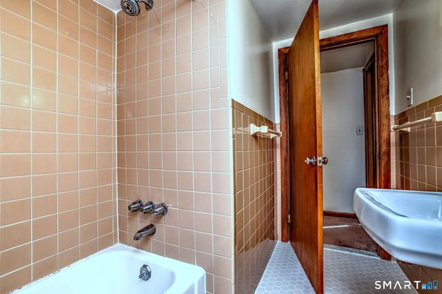 26 Hill Street, Milford, CT 06460