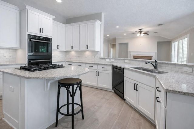 26173 Crown Ranch Boulevard, Montgomery, TX 77316