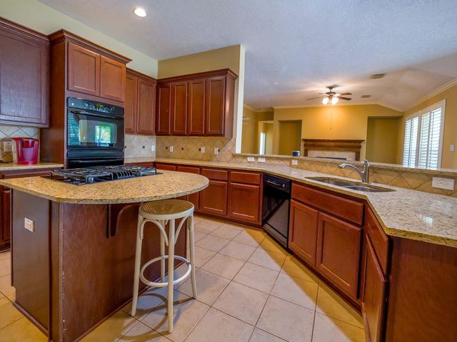 26173 Crown Ranch Boulevard, Montgomery, TX 77316