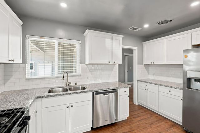 2975 E Austin Way, Fresno, CA 93726