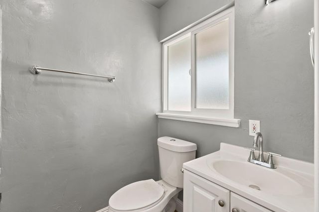 2975 E Austin Way, Fresno, CA 93726