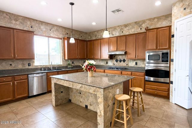 2405 E CHARLOTTE Drive, Phoenix, AZ 85024