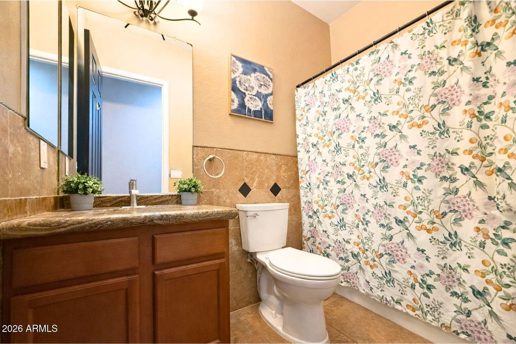 Image 14 of property listing at 2405 E CHARLOTTE Drive, Phoenix, AZ 85024