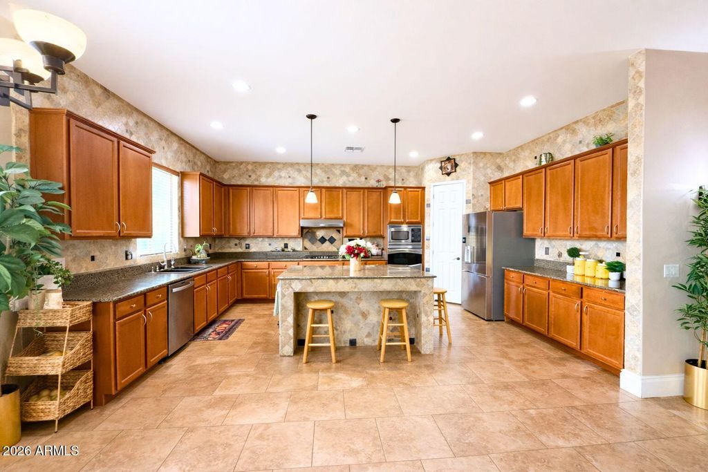 Image 16 of property listing at 2405 E CHARLOTTE Drive, Phoenix, AZ 85024