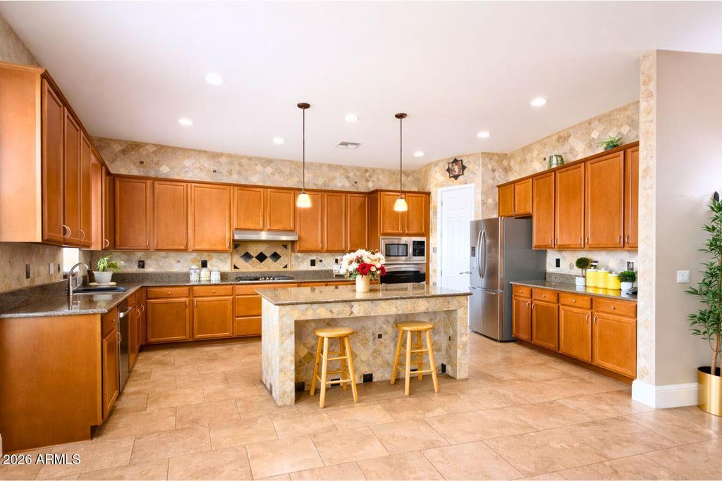 Image 17 of property listing at 2405 E CHARLOTTE Drive, Phoenix, AZ 85024