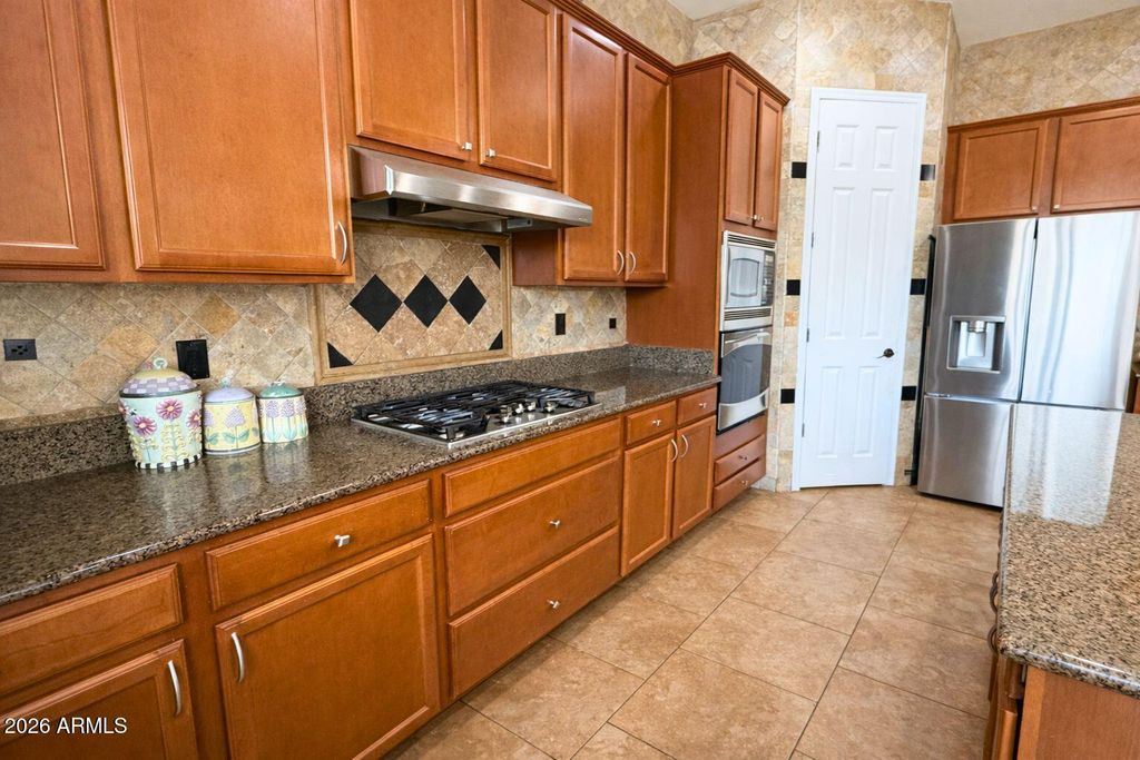 Image 18 of property listing at 2405 E CHARLOTTE Drive, Phoenix, AZ 85024