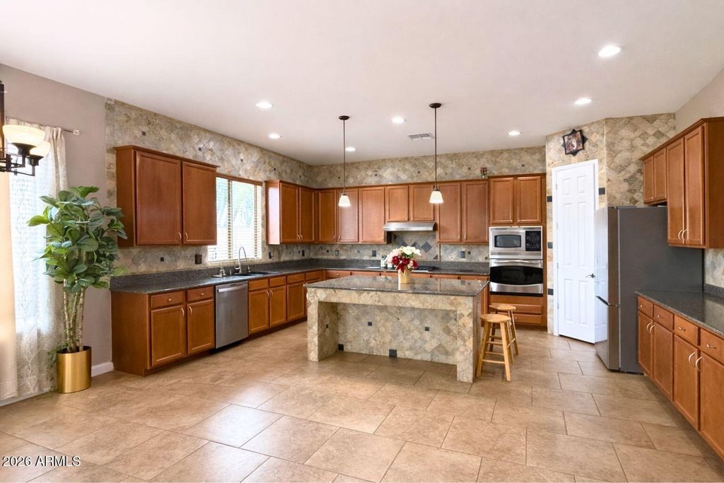 Image 20 of property listing at 2405 E CHARLOTTE Drive, Phoenix, AZ 85024