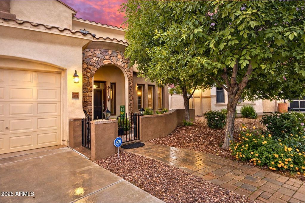 Image 3 of property listing at 2405 E CHARLOTTE Drive, Phoenix, AZ 85024