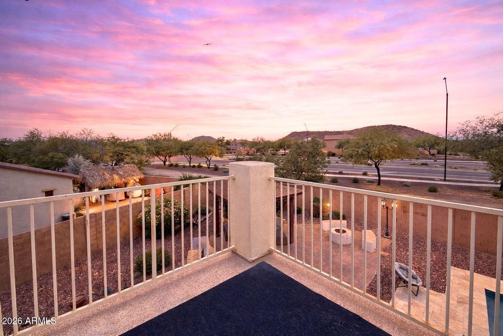 Image 32 of property listing at 2405 E CHARLOTTE Drive, Phoenix, AZ 85024