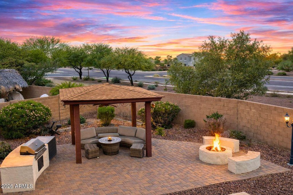 Image 33 of property listing at 2405 E CHARLOTTE Drive, Phoenix, AZ 85024
