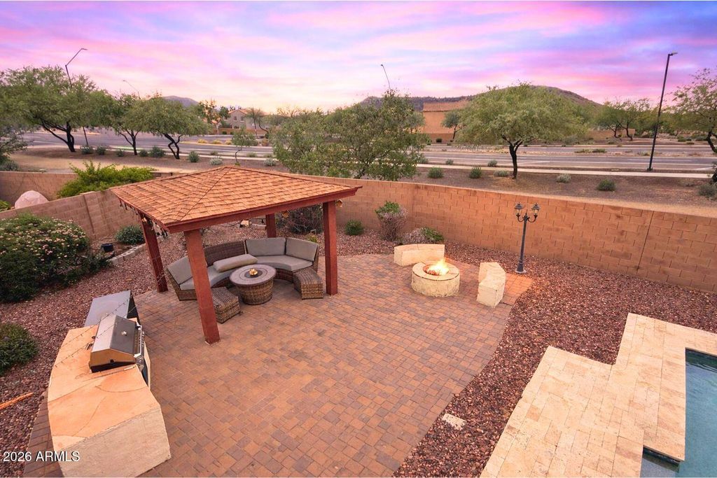 Image 35 of property listing at 2405 E CHARLOTTE Drive, Phoenix, AZ 85024