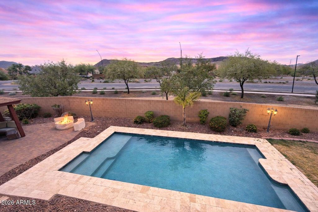 Image 36 of property listing at 2405 E CHARLOTTE Drive, Phoenix, AZ 85024
