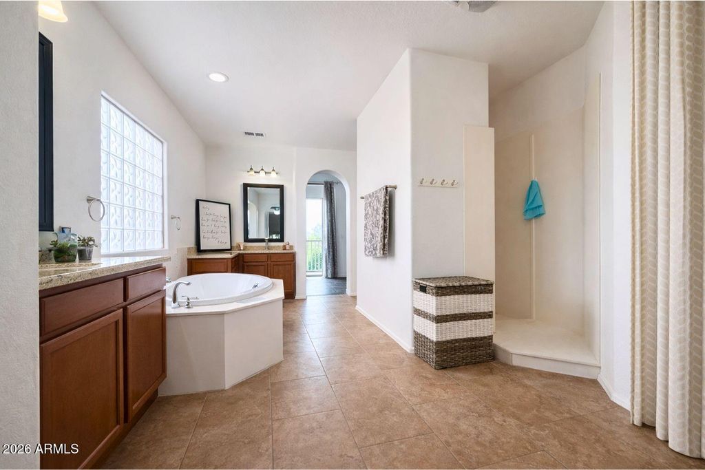Image 39 of property listing at 2405 E CHARLOTTE Drive, Phoenix, AZ 85024