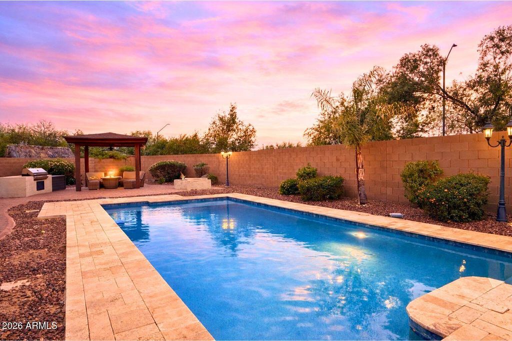 Image 54 of property listing at 2405 E CHARLOTTE Drive, Phoenix, AZ 85024
