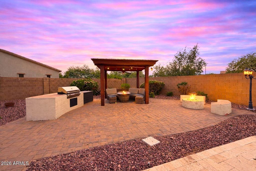 Image 55 of property listing at 2405 E CHARLOTTE Drive, Phoenix, AZ 85024
