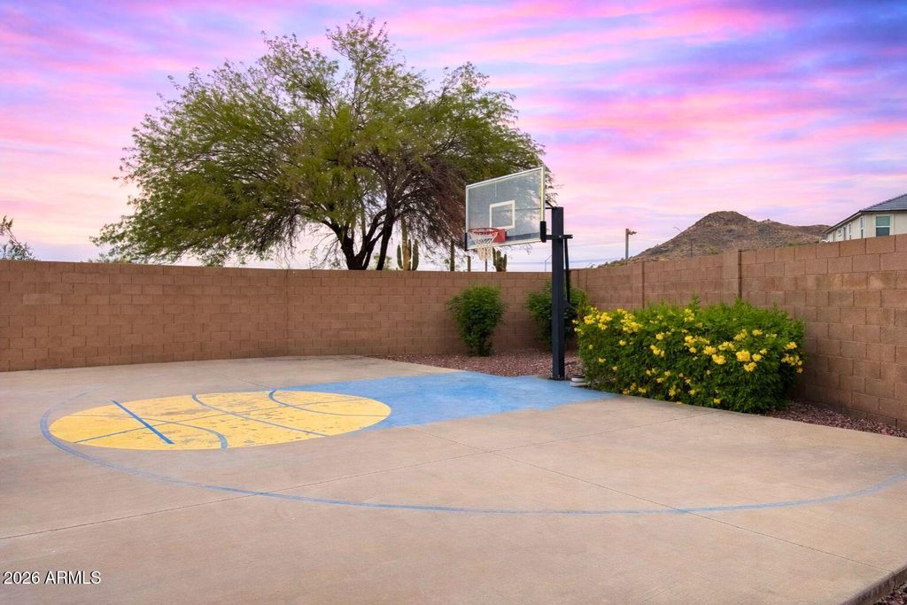 Image 57 of property listing at 2405 E CHARLOTTE Drive, Phoenix, AZ 85024