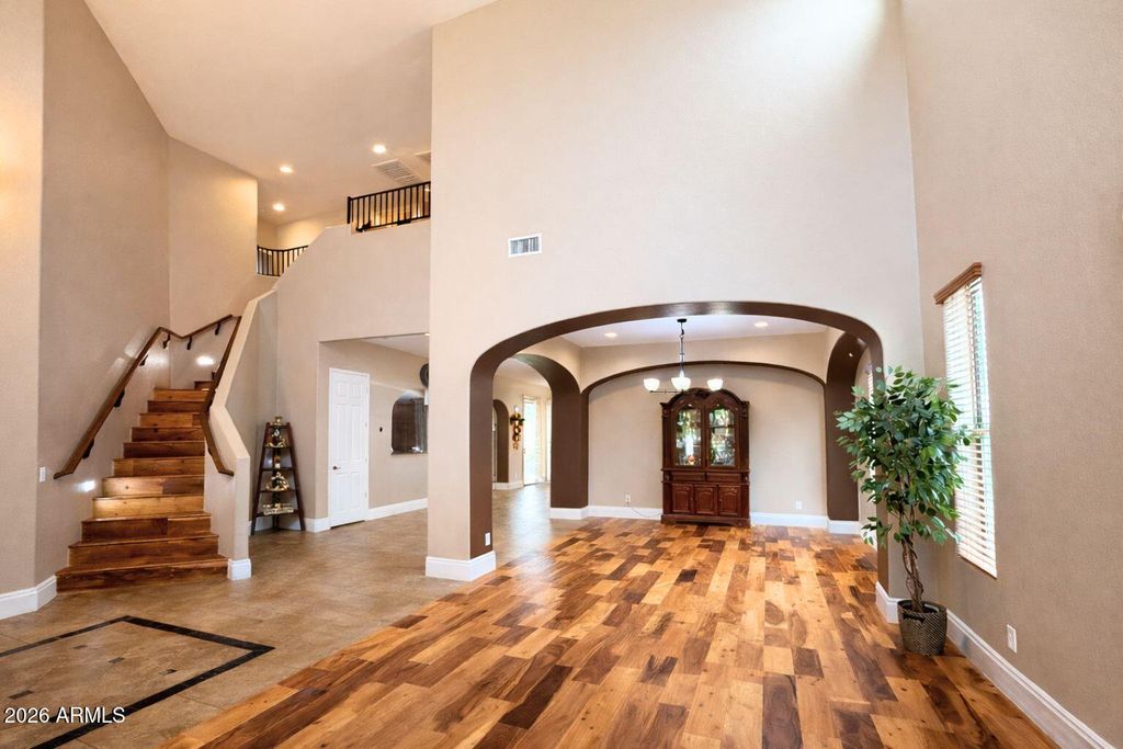 Image 6 of property listing at 2405 E CHARLOTTE Drive, Phoenix, AZ 85024