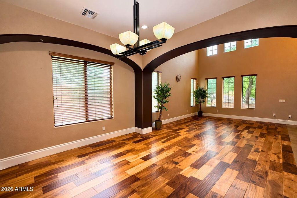Image 8 of property listing at 2405 E CHARLOTTE Drive, Phoenix, AZ 85024