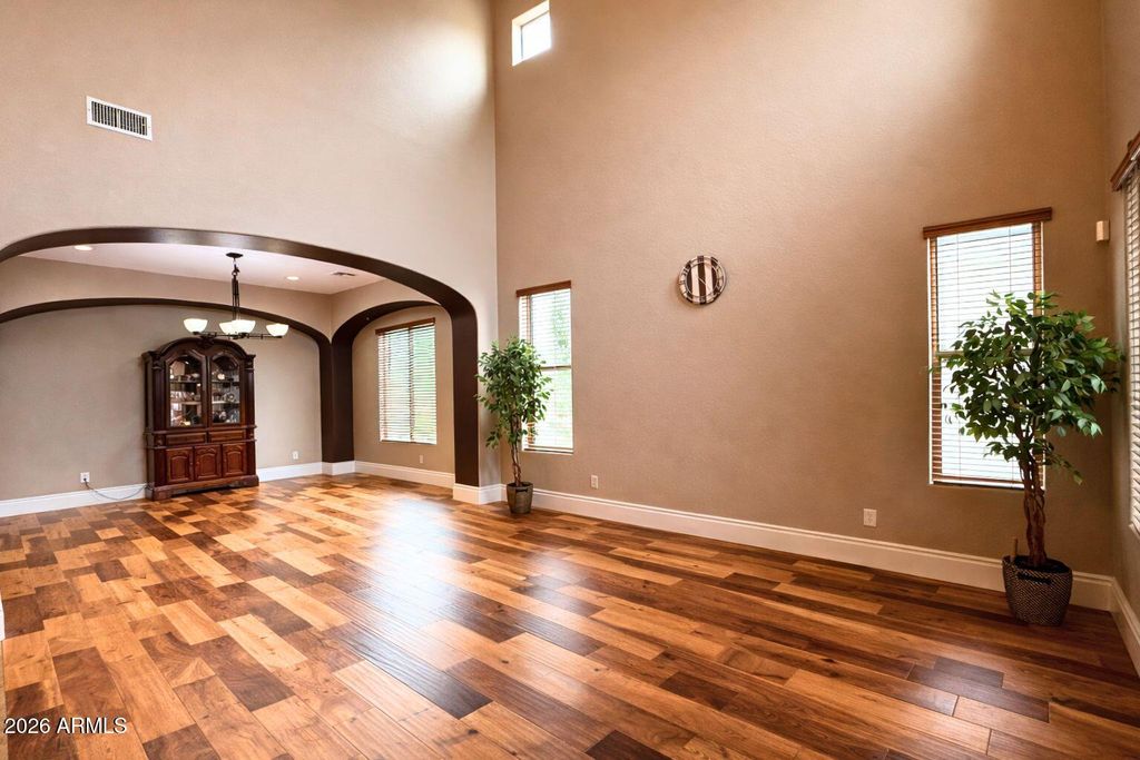 Image 9 of property listing at 2405 E CHARLOTTE Drive, Phoenix, AZ 85024