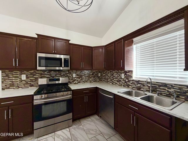 1924 SUN TIDE Drive, El Paso, TX 79938