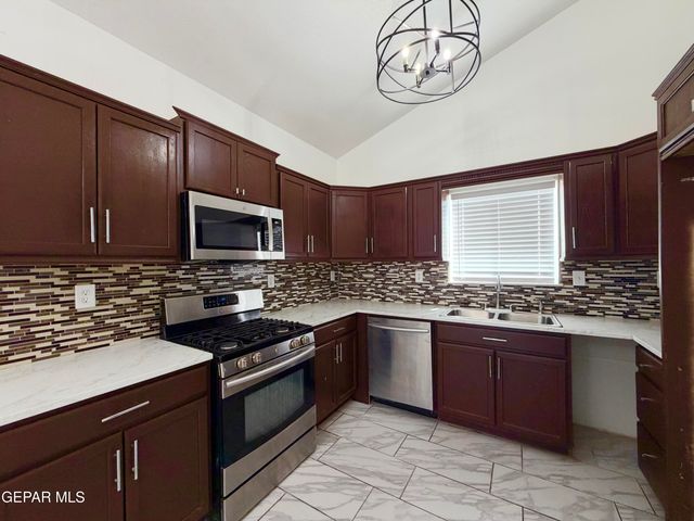 1924 SUN TIDE Drive, El Paso, TX 79938