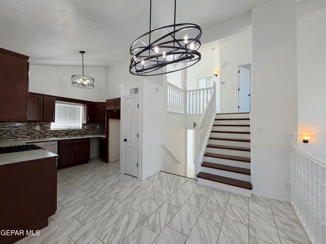 1924 SUN TIDE Drive, El Paso, TX 79938