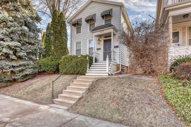 1626 N Warren AVENUE, Milwaukee, WI 53202