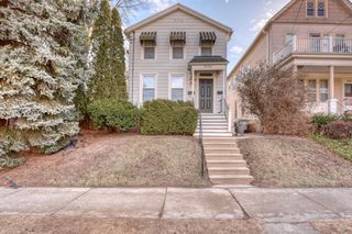 1626 N Warren AVENUE, Milwaukee, WI 53202