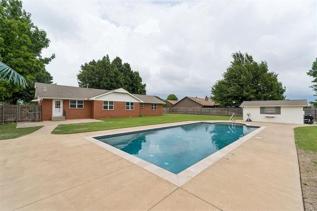 920 NW 32nd Street, Moore, OK 73160
