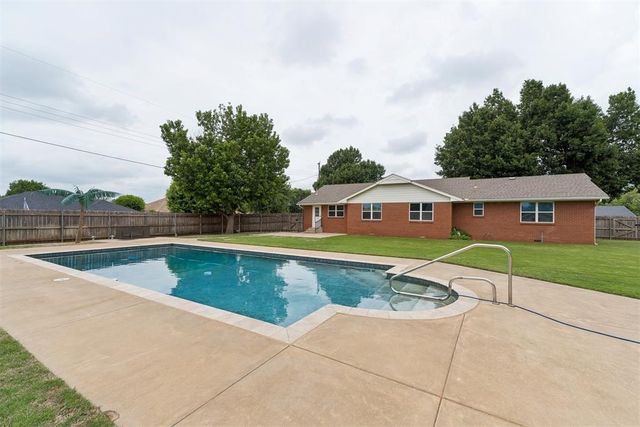 920 NW 32nd Street, Moore, OK 73160