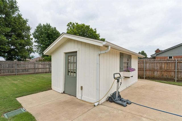 920 NW 32nd Street, Moore, OK 73160