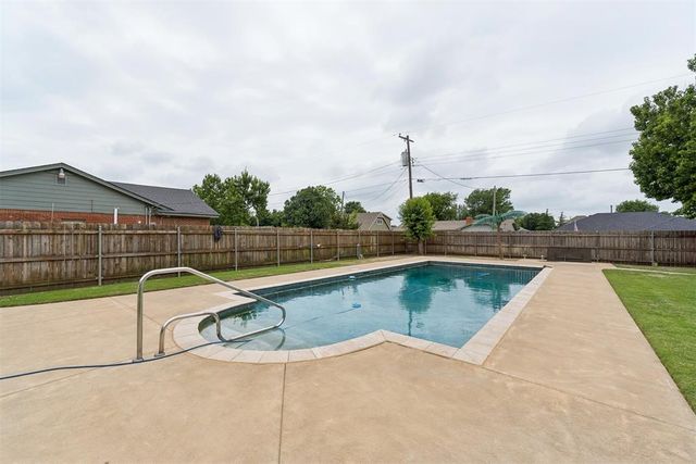 920 NW 32nd Street, Moore, OK 73160