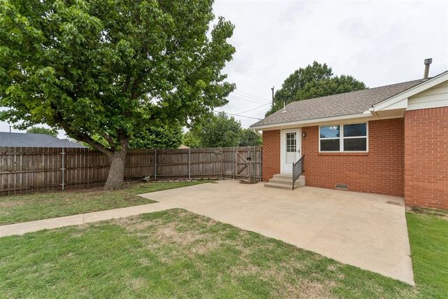 920 NW 32nd Street, Moore, OK 73160