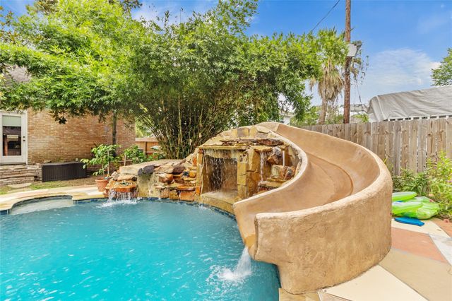 6315 Wimbledon Villas Drive, Spring, TX 77379