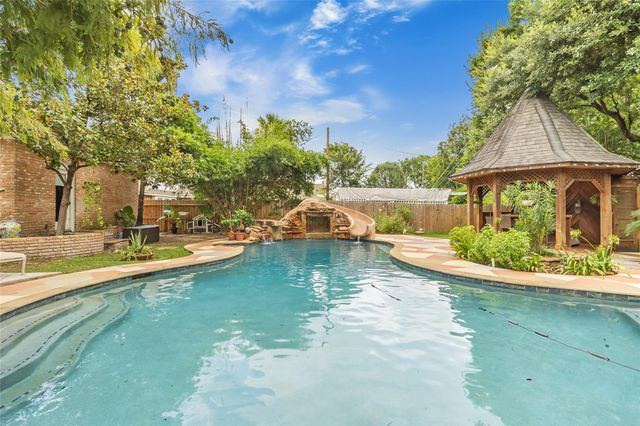 6315 Wimbledon Villas Drive, Spring, TX 77379