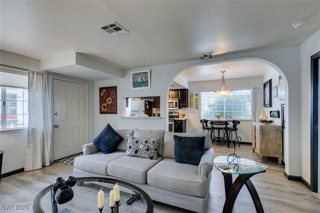 5831 Medallion Drive 103, Las Vegas, NV 89122