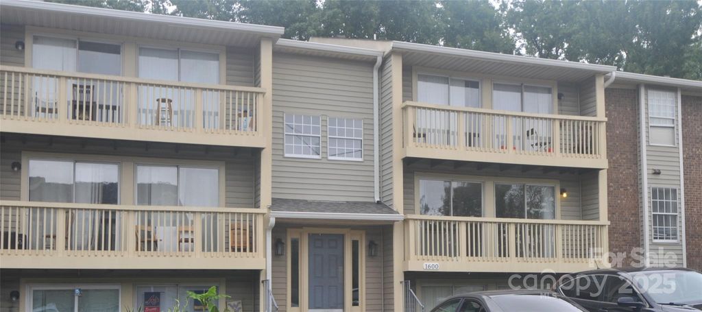 1614-K Arlyn Circle, Charlotte, NC 28213