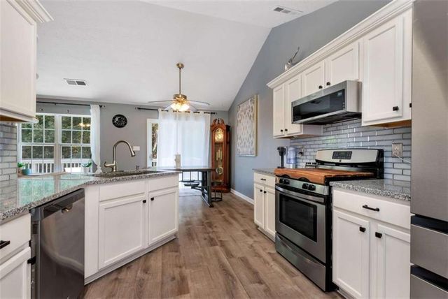 5503 Amber Cove Way, Flowery Branch, GA 30542