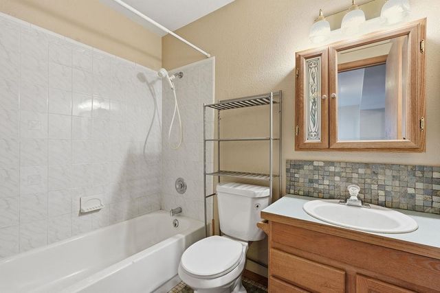 6004 W Wind River Dr, Spokane, WA 99208