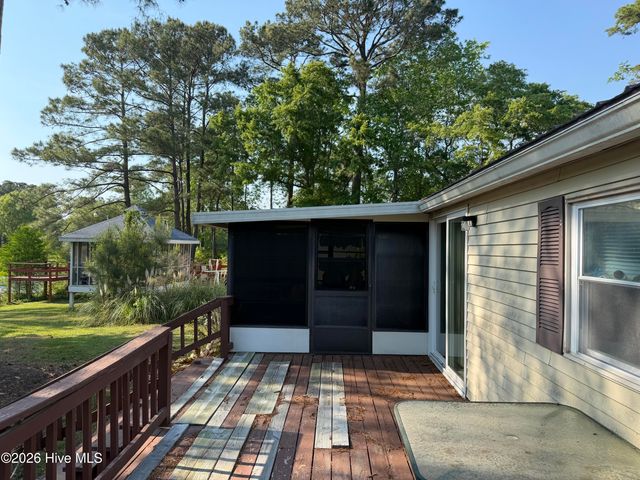 245 Lake Drive SW, Supply, NC 28462