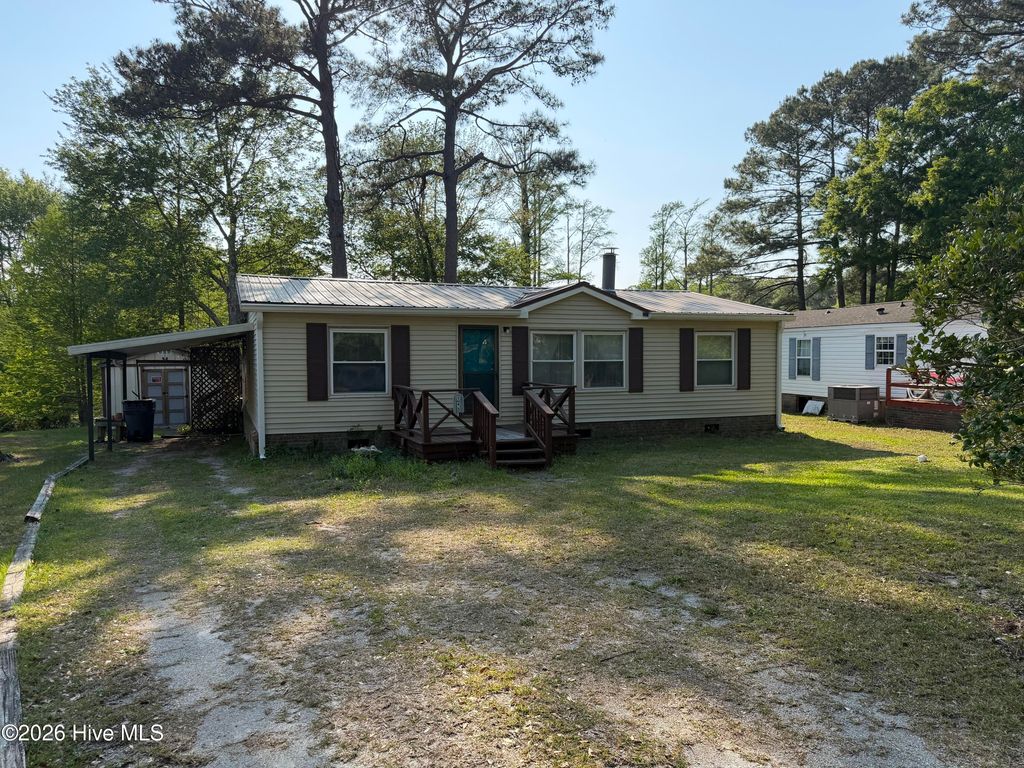 245 Lake Drive SW, Supply, NC 28462