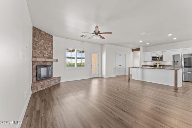 21015 W White Feather Lane, Wittmann, AZ 85361