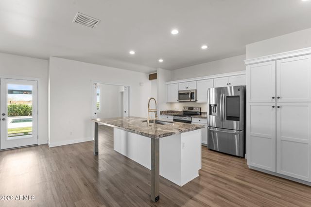 21015 W White Feather Lane, Wittmann, AZ 85361