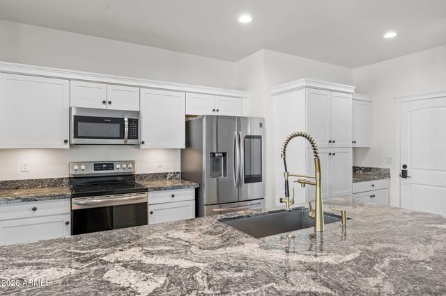 21015 W White Feather Lane, Wittmann, AZ 85361