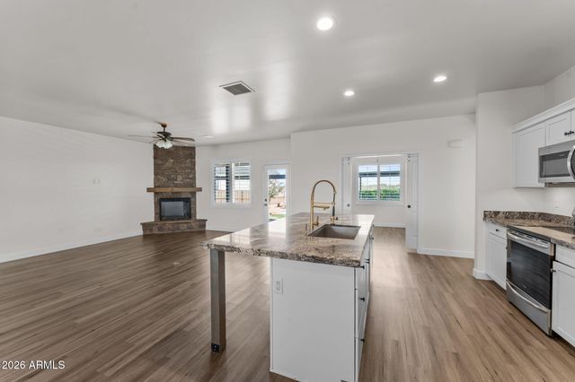 21015 W White Feather Lane, Wittmann, AZ 85361